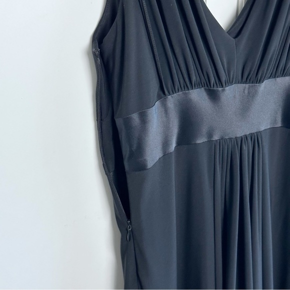 Jones New York Little Black Dress V-Neck Size 4 - Picture 9 of 9